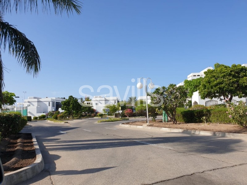 Stunning open plan villa at the Ocean beach in Shatti Al Qurum
