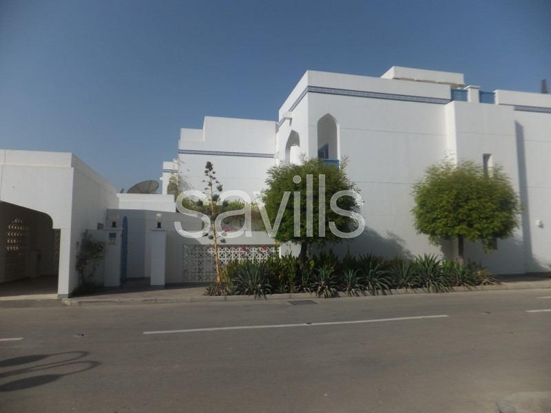 Three and four Bedroom Villa, Ocean Beach Front Villa in Shatti Al