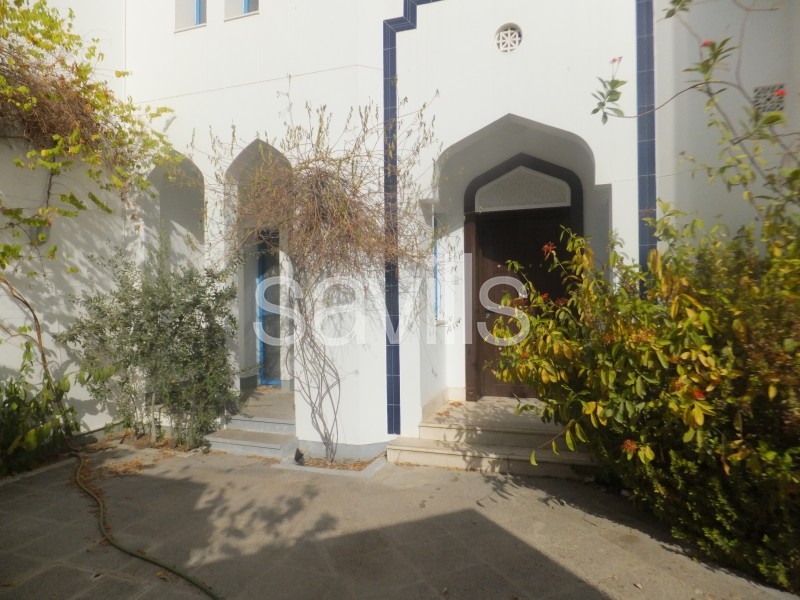 Three and four Bedroom Villa, Ocean Beach Front Villa in Shatti Al